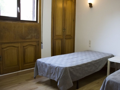 Habitación amueblada en apartamento de 7 dormitorios en Valverde, Madrid