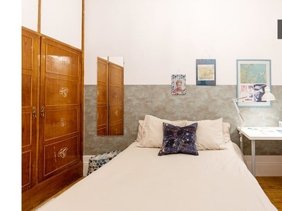 Habitación espaciosa en un apartamento de 7 dormitorios en Indautxu, Bilbao