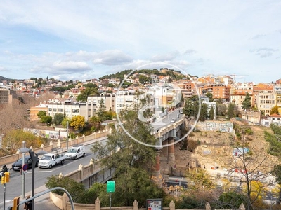 Piso a reformar de 3 habitaciones con patio en el putxet en Barcelona