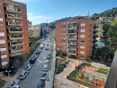 Piso con 4 habitaciones con ascensor, parking, calefacción, aire acondicionado y vistas al mar en Barcelona