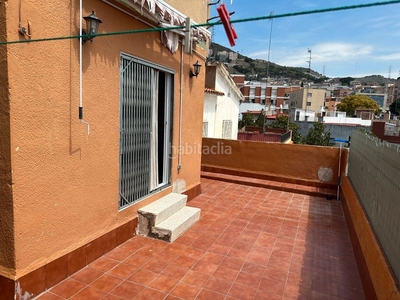 Piso en carrer de menéndez pelayo pisazo con terraza en Santa Coloma de Gramenet