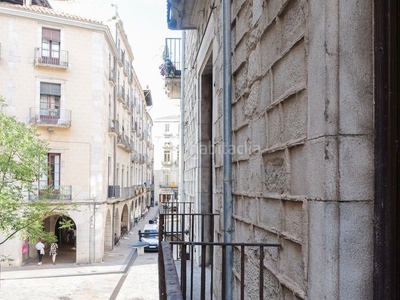 Piso en plaça del vi plaça del vi 5. piso esquinero de 172m² construidos en el barri vell en Girona