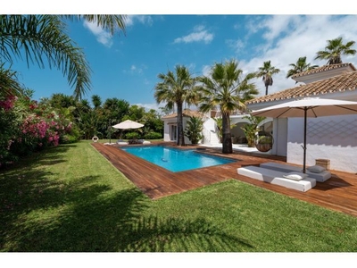 Villa de lujo de 5 dormitorios y 5 baños cerca de la playa. Marbesa, Marbella Este