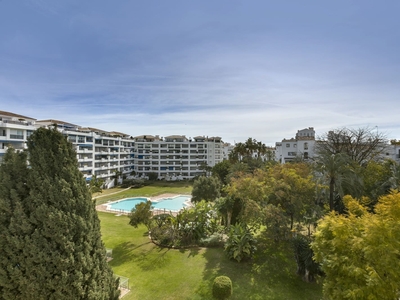 Apartamento en venta en Puerto Banus, Marbella, Málaga