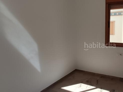 Alquiler casa adosada en calle alcalá de los gazules 51 se alquila casa sin muebles con plaza de garaje y trastero en Alcalá de Guadaira