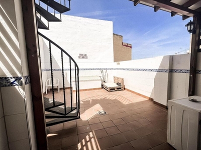 Amarilo inmobiliaria vende atico en Silla con dos enormes terrazas