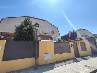 Casa adosada en venta en Villanueva de Perales