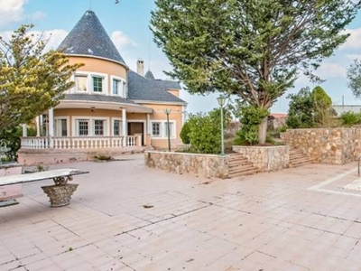 CASA UNIFAMILIAR EN VENTA