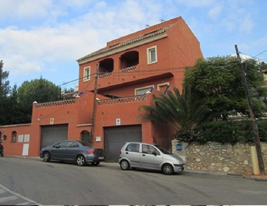 Chalet independiente con terreno en venta en la Avenida Condes de San Isidro' Fuengirola