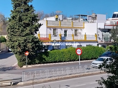 Chalet independiente con terreno en venta en la Avenida de Sevilla' Alcalá del Río