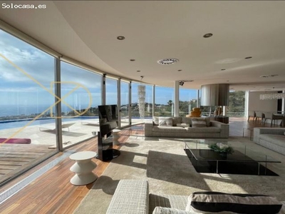 Espectacular casa moderna, con famtásticas vistas frontales a mar. Playa de Aro.