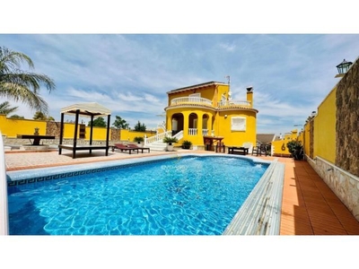 Magnifica villa en Orihuela con piscina privada