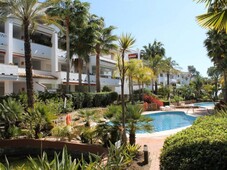 Venta Piso Marbella. Piso de tres habitaciones en Las Cañas Beach. Primera planta con terraza