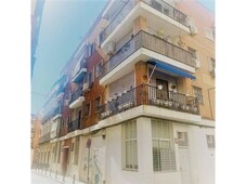 Venta Piso Sevilla. Piso de tres habitaciones en Calle Escoberos. A reformar primera planta con balcón