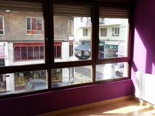 Venta Piso Torrelavega. Piso de tres habitaciones en calle Pablo Garnica. Buen estado primera planta con terraza