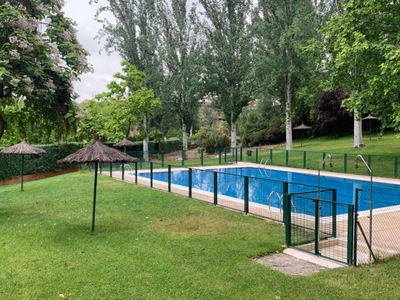 Alquiler de piso con piscina en Coimbra-Guadarrama (Móstoles)