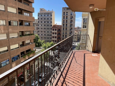 Alquiler de piso en avenida De Víctor Gallego de 5 habitaciones con terraza y calefacción