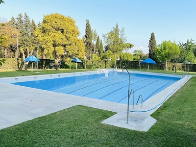 Alquiler de piso en Santa Eufemia de 4 habitaciones con terraza y piscina