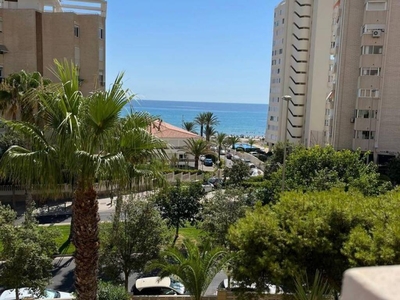 Alquiler Piso Alicante - Alacant. Piso de tres habitaciones en Avenida de la Costa Blanca. Plaza de aparcamiento con terraza