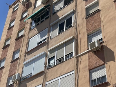 Alquiler Piso Málaga. Piso de tres habitaciones en Avenida Juan XXIII. Cuarta planta con terraza