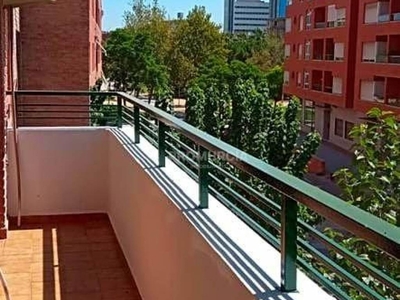 Alquiler Piso Murcia. Piso de tres habitaciones en Calle Ciudad de Cádiz. Segunda planta con terraza