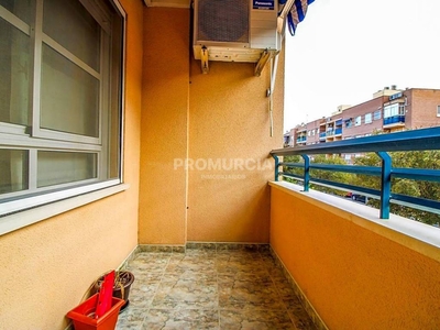 Alquiler Piso Murcia. Piso de tres habitaciones en Calle La Parpallota. Primera planta con terraza
