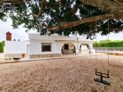 Casa con terreno en Elche