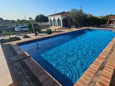 Casa con terreno en Oliva