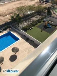 Habitación con dos camas con piscina en el puntal murcia