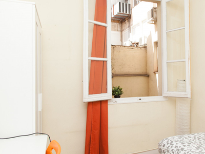 Habitación decorada en un apartamento de 8 dormitorios en Moncloa, Madrid