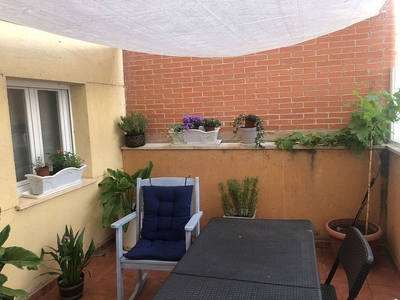 Piso en alquiler en avenida Portugal de 2 habitaciones con terraza y muebles