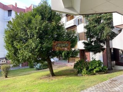 Alquiler de piso en Centro - Ourense de 4 habitaciones con garaje y jardín