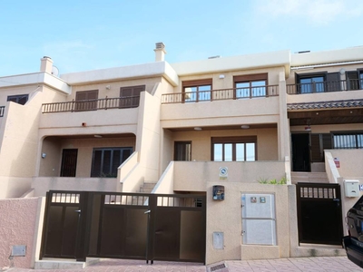 Venta Casa adosada en Avila-urb Lomas Del Mar Torrevieja. Con terraza 90 m²