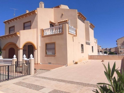 Venta Casa adosada en Carrer de Pau Casals Orihuela. Con terraza 90 m²