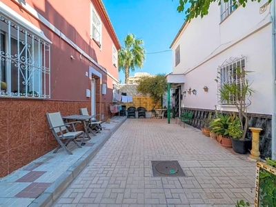 Venta Casa pareada en Calle Hinojo Málaga. Con terraza 110 m²