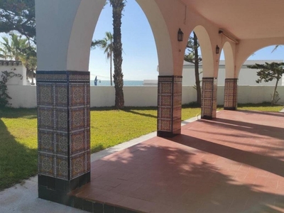 Venta Casa unifamiliar Chiclana de la Frontera. Con terraza 353 m²