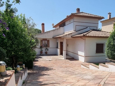 Venta Casa unifamiliar en Jose Mª Alcaide Caceres 7 Córdoba. Con terraza 543 m²