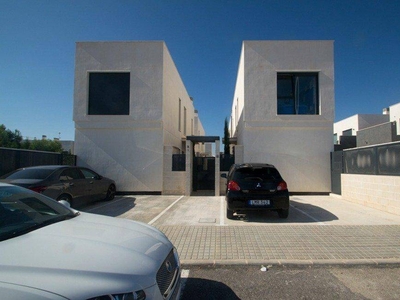 Venta Casa unifamiliar en Priorato Torrevieja. Con terraza 85 m²