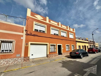 Venta Casa unifamiliar San Fernando. Con terraza 170 m²