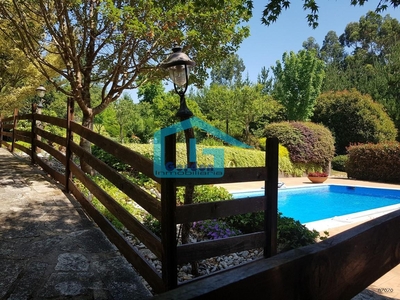 Venta de casa con piscina en Tremoedo (Vilanova de Arousa)