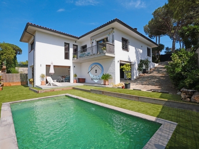 Venta de casa con piscina y terraza en Santa Cristina d'Aro