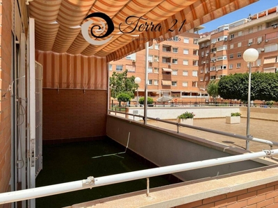 Venta Piso Almería. Piso de cuatro habitaciones Planta baja con terraza