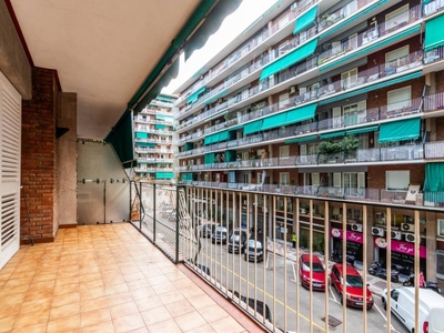 Venta Piso Barcelona. Piso de cuatro habitaciones en Carrer de Bailèn. Primera planta con terraza