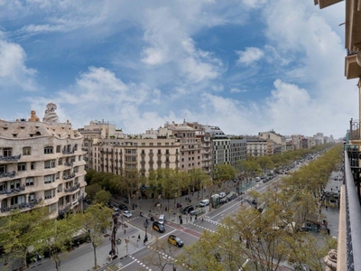 Venta Piso Barcelona. Piso de cuatro habitaciones en Passeig De Gracia. Sexta planta con terraza