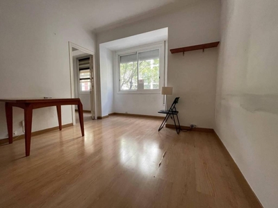 Venta Piso Barcelona. Piso de tres habitaciones en Calle padilla 341. Buen estado primera planta