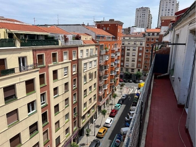 Venta Piso Bilbao. Piso de tres habitaciones en Calle Labayru. Buen estado sexta planta con terraza calefacción individual
