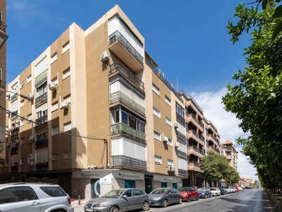 Venta Piso Granada. Piso de tres habitaciones en De Ronda 191. Primera planta con terraza