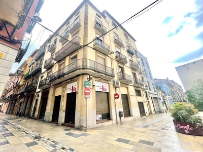 Venta Piso Manresa. Piso de tres habitaciones Tercera planta con terraza