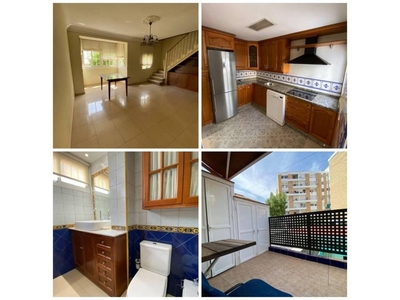 Venta Piso Sevilla. Piso de tres habitaciones en Calle Padre Pedro Ayala. Buen estado primera planta con terraza