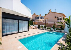 Chalet en venta en Playa Flamenca, Orihuela, Alicante